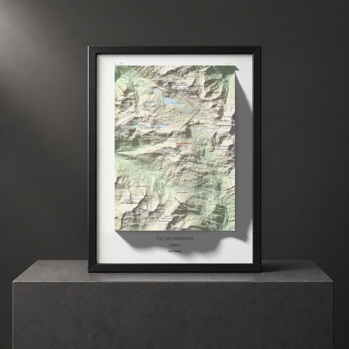 Mapa de relieve de Tuc des Armèros, 2534 m, Val d'Aran, lámina 100 Cims de Trobart. Presentación enmarcada. 30 × 40 cm.