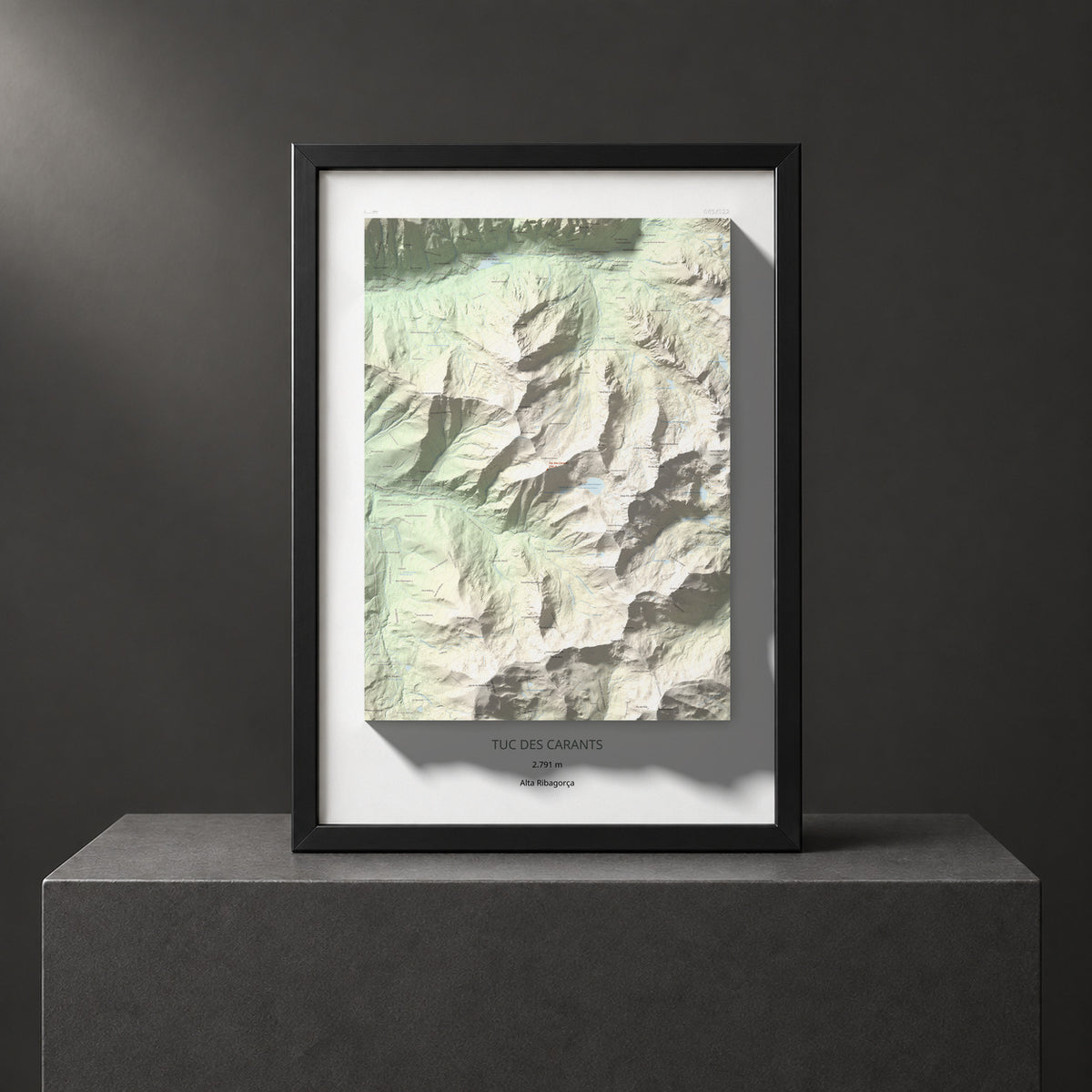Mapa de relieve de Tuc des Carants, 2791 m, Alta Ribagorça, lámina 100 Cims de Trobart. Presentación enmarcada. 70 × 100 cm.