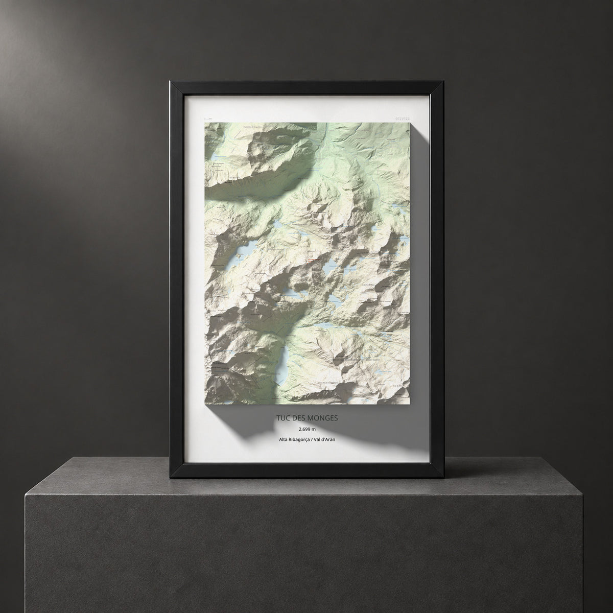 Mapa de relieve de Tuc des Monges, 2699 m, Alta Ribagorça · Val d'Aran, lámina 100 Cims de Trobart. Presentación enmarcada. 61 × 91 cm.