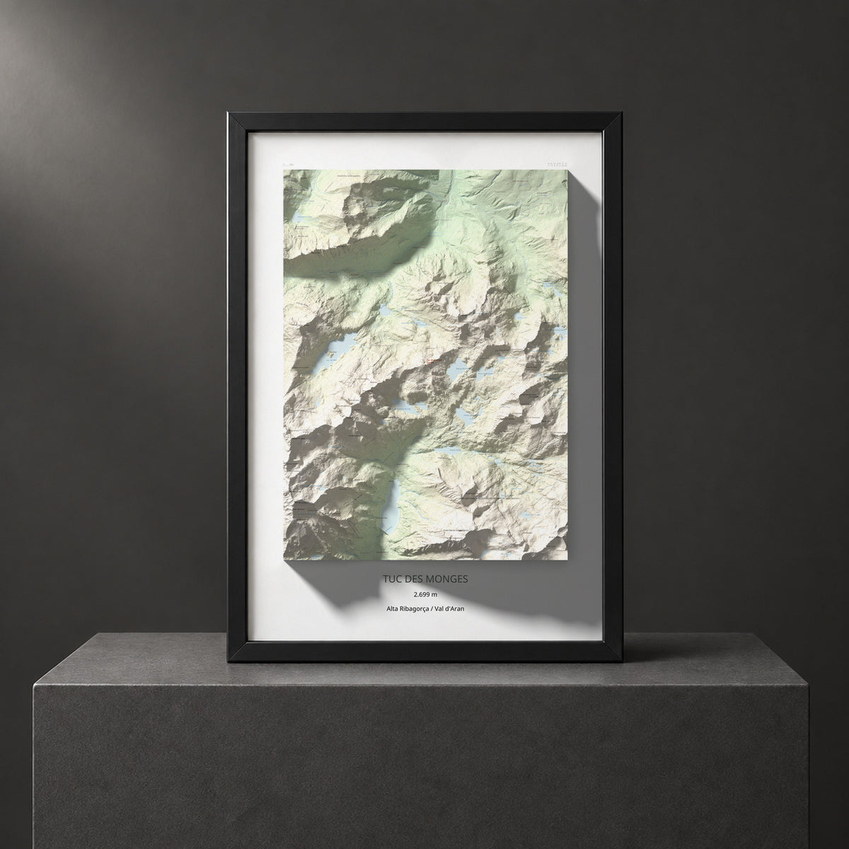 Mapa de relieve de Tuc des Monges, 2699 m, Alta Ribagorça · Val d'Aran, lámina 100 Cims de Trobart. Presentación enmarcada. 70 × 100 cm.