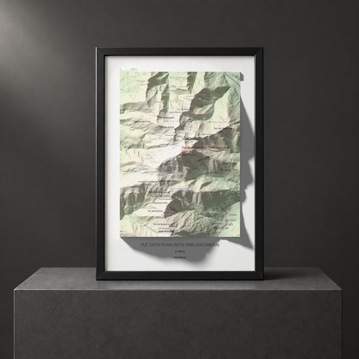 Mapa de relieve de Tuc deth Plan deth Ome (Vacanera), 2194 m, Val d'Aran, lámina 100 Cims de Trobart. Presentación enmarcada. 21 × 30 cm.