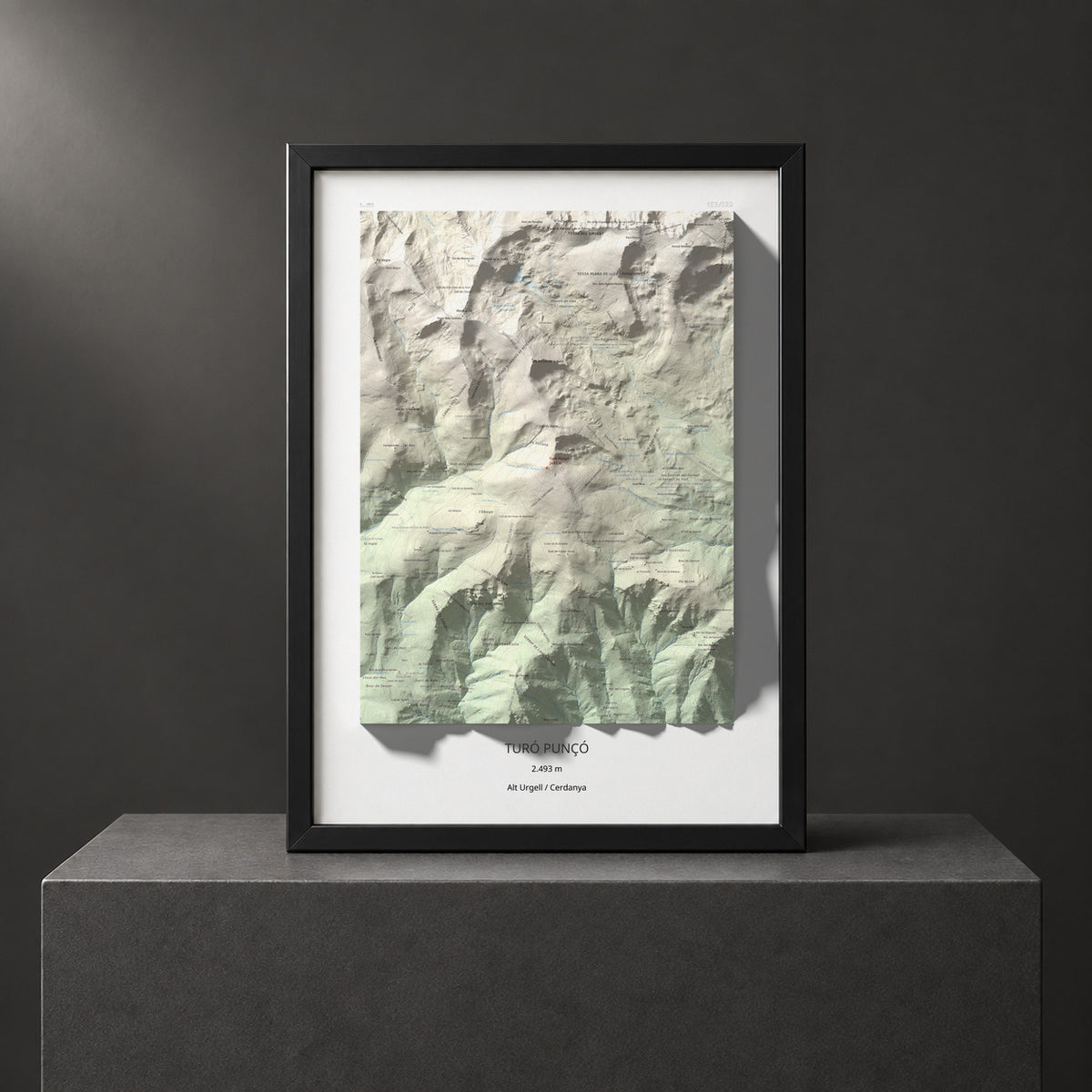 Mapa de relieve de Turó Punçó, 2493 m, Alt Urgell · Cerdanya, lámina 100 Cims de Trobart. Presentación enmarcada. 50 × 70 cm.