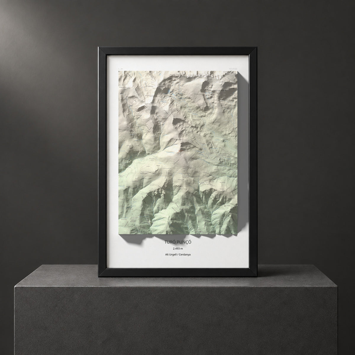 Mapa de relieve de Turó Punçó, 2493 m, Alt Urgell · Cerdanya, lámina 100 Cims de Trobart. Presentación enmarcada. 61 × 91 cm.