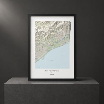 Mapa de relieve de Turó d'Onofre Arnau, 131 m, Maresme, lámina 100 Cims de Trobart. Presentación enmarcada. 70 × 100 cm.