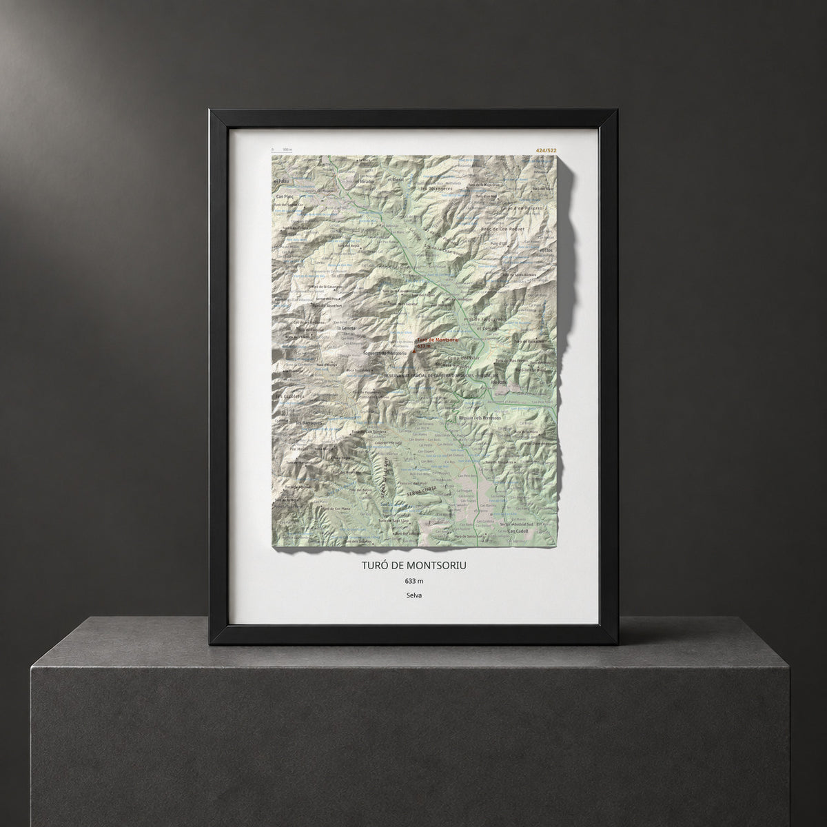 Mapa de relieve de Turó de Montsoriu, 633 m, Selva, lámina 100 Cims de Trobart. Presentación enmarcada. 30 × 40 cm.