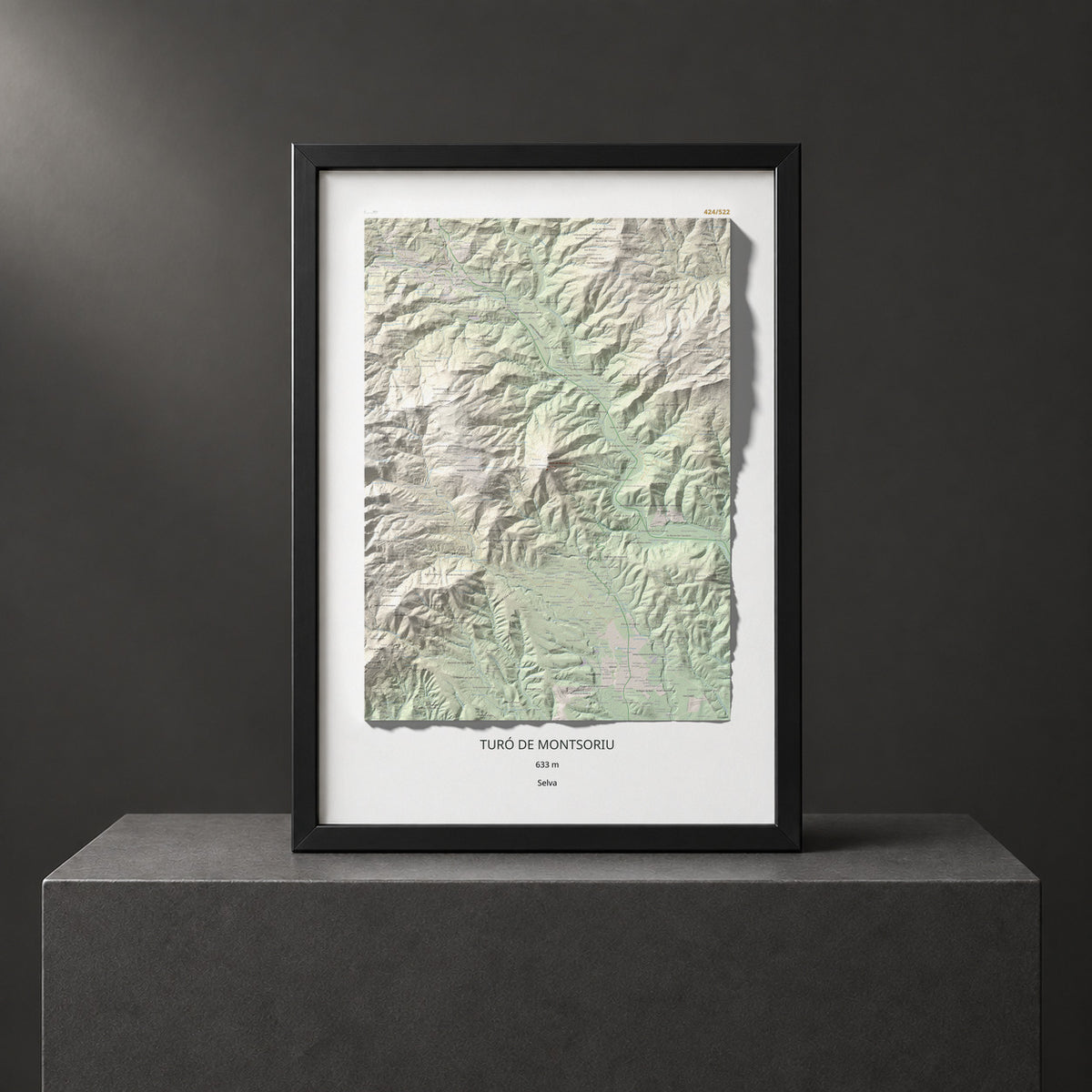 Mapa de relieve de Turó de Montsoriu, 633 m, Selva, lámina 100 Cims de Trobart. Presentación enmarcada. 70 × 100 cm.
