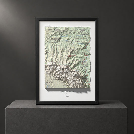 Mapa de relieve de Turó de l'Ermità, 595 m, Bages, lámina 100 Cims de Trobart. Presentación enmarcada. 21 × 30 cm.