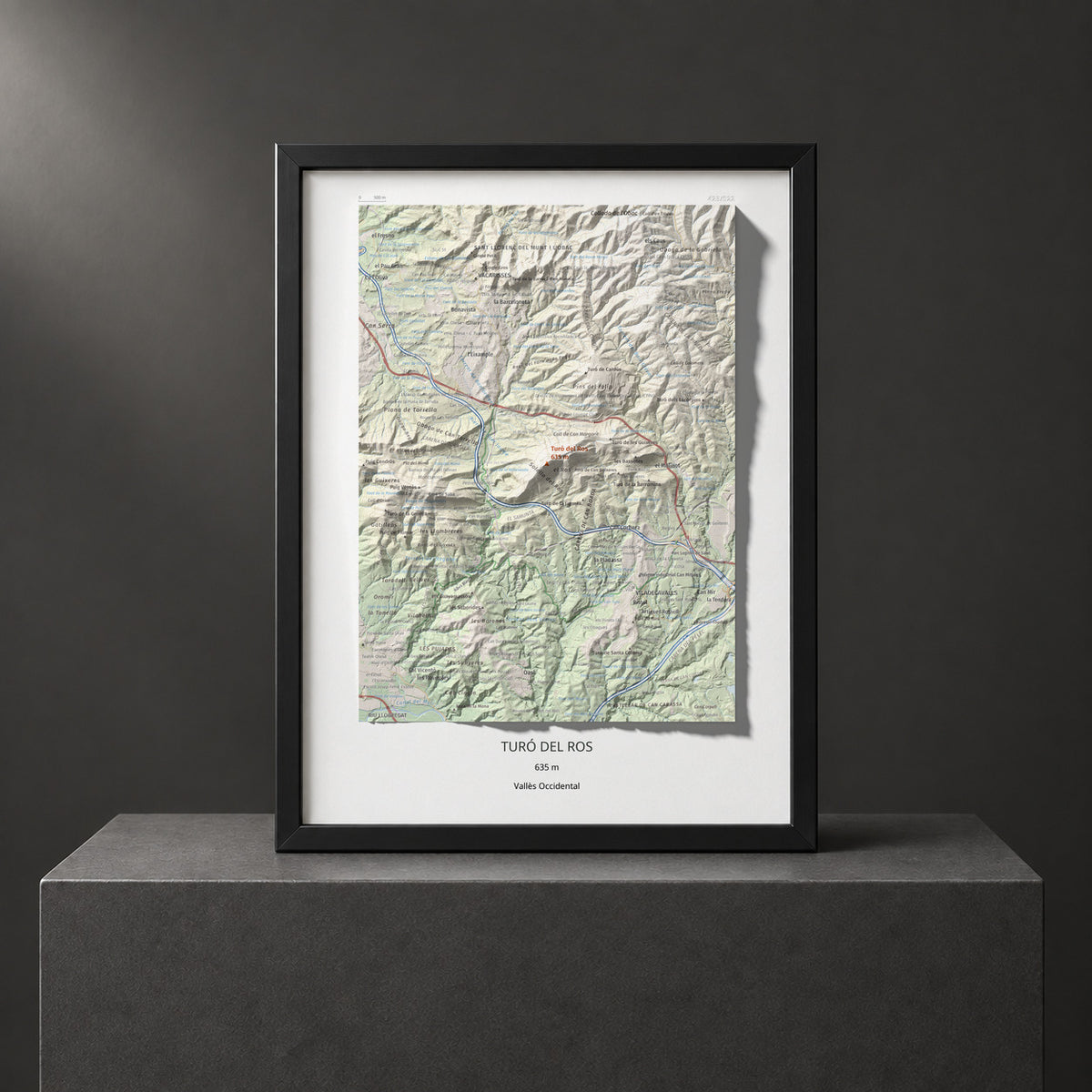 Mapa topográfico del relieve: Turó del Ros, 635 m. Presentación enmarcada. 30 × 40 cm.