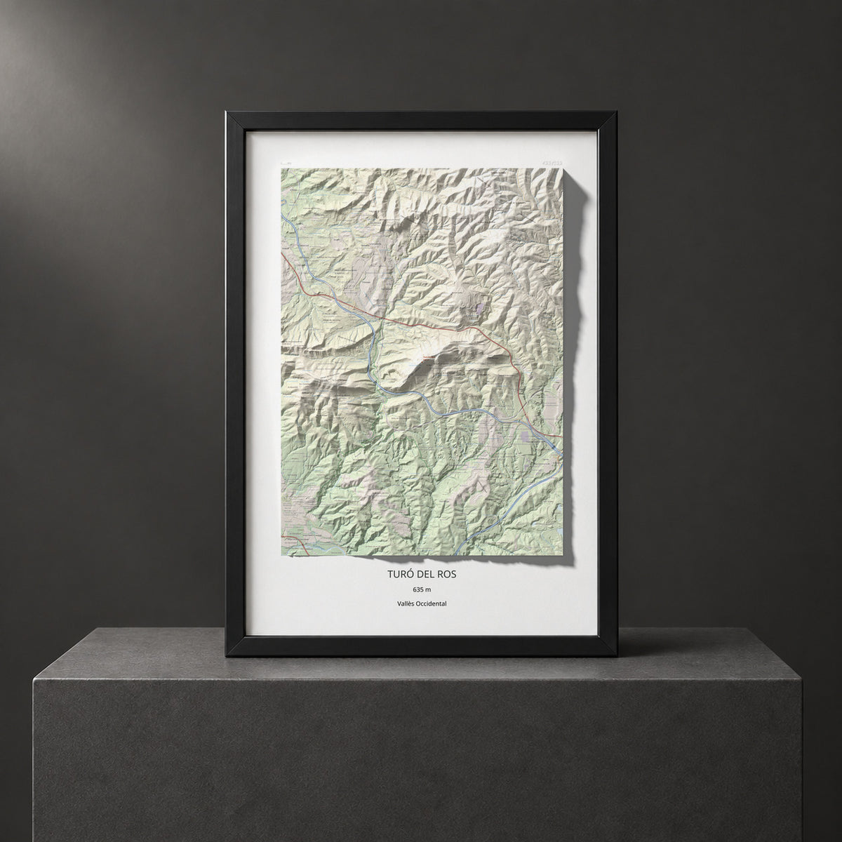 Mapa topográfico del relieve: Turó del Ros, 635 m. Presentación enmarcada. 70 × 100 cm.