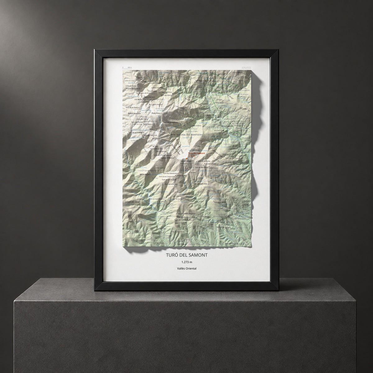 Mapa de relieve de Turó del Samont, 1273 m, Vallès Oriental, lámina 100 Cims de Trobart. Presentación enmarcada. 30 × 40 cm.