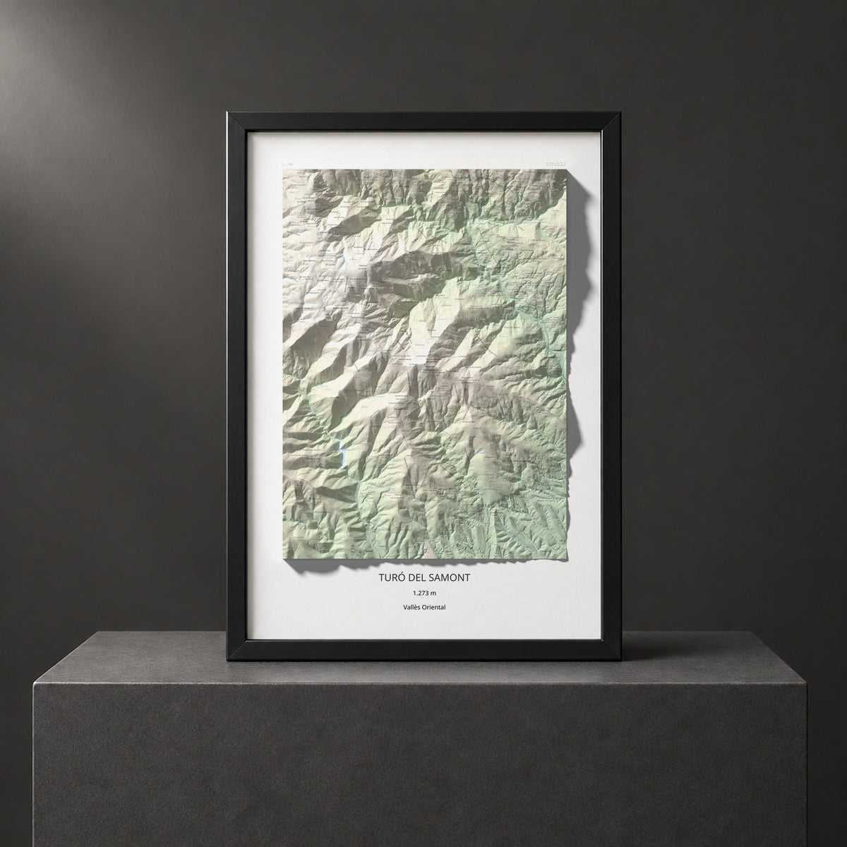 Mapa de relieve de Turó del Samont, 1273 m, Vallès Oriental, lámina 100 Cims de Trobart. Presentación enmarcada. 70 × 100 cm.