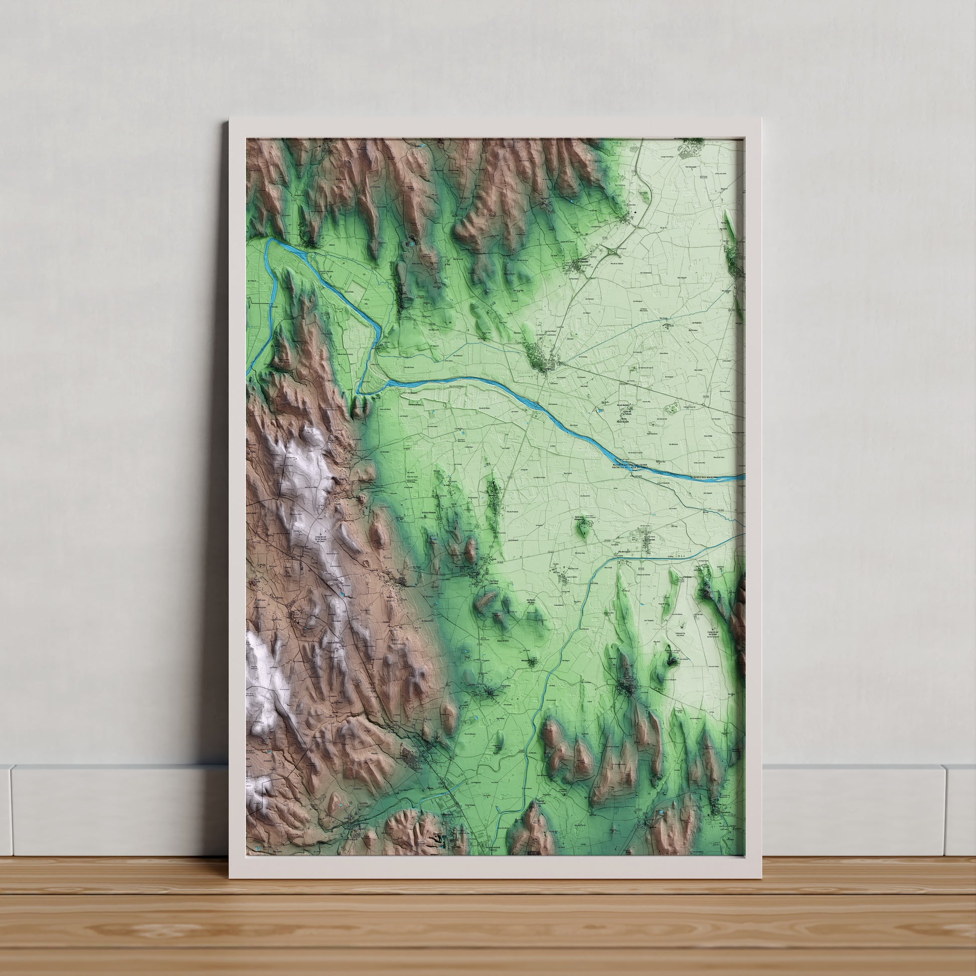 Mapa artístico del relieve de Ultramort, al Baix Empordà, con 15 km de entorno y base topográfica ICGC. Presentación enmarcada.