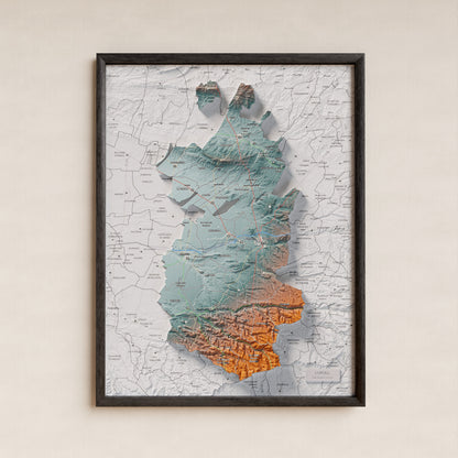Mapa de relleu de l’Urgell, amb el territori en color i l’entorn en blanc. Presentació amb marc. 30 × 40 cm. Estil Blau i taronja.