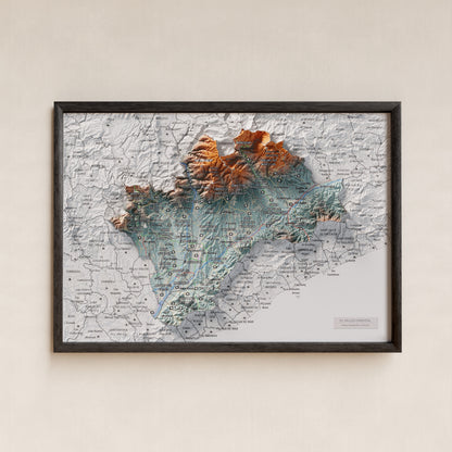 Mapa de relieve del Vallès Oriental, con el territorio en color y el entorno en blanco. Presentación con marco. 21 × 30 cm. Estilo Azul y naranja.