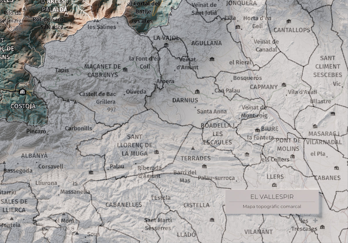 Mapa de relieve del Vallespir, con el territorio en color y el entorno en blanco. Detalle de la zona inferior derecha. 21 × 30 cm. Estilo Azul y naranja.