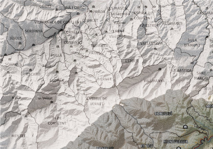Mapa de relieve del Vallespir, con el territorio en color y el entorno en blanco. Detalle de la zona superior izquierda. 21 × 30 cm. Estilo Cartográfico.
