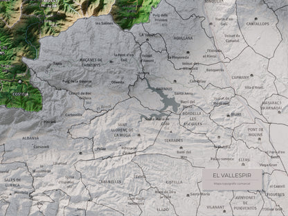 Mapa de relieve del Vallespir, con el territorio en color y el entorno en blanco. Detalle de la zona inferior derecha. 30 × 40 cm. Estilo Clásico.