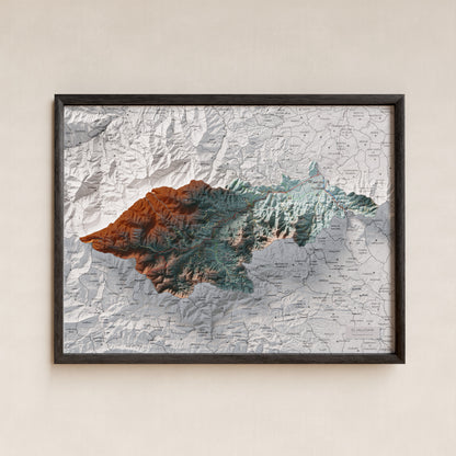 Mapa de relieve del Vallespir, con el territorio en color y el entorno en blanco. Presentación con marco. 30 × 40 cm. Estilo Azul y naranja.