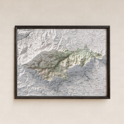 Mapa de relieve del Vallespir, con el territorio en color y el entorno en blanco. Presentación con marco. 30 × 40 cm. Estilo Cartográfico.