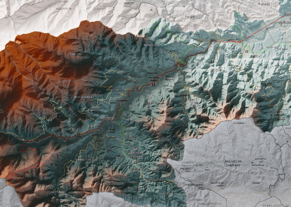 Mapa de relieve del Vallespir, con el territorio en color y el entorno en blanco. Detalle de la zona central. 50 × 70 cm. Estilo Azul y naranja.