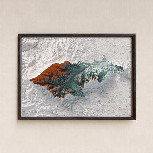 Mapa de relieve del Vallespir, con el territorio en color y el entorno en blanco. Presentación con marco. 50 × 70 cm. Estilo Contrastado.