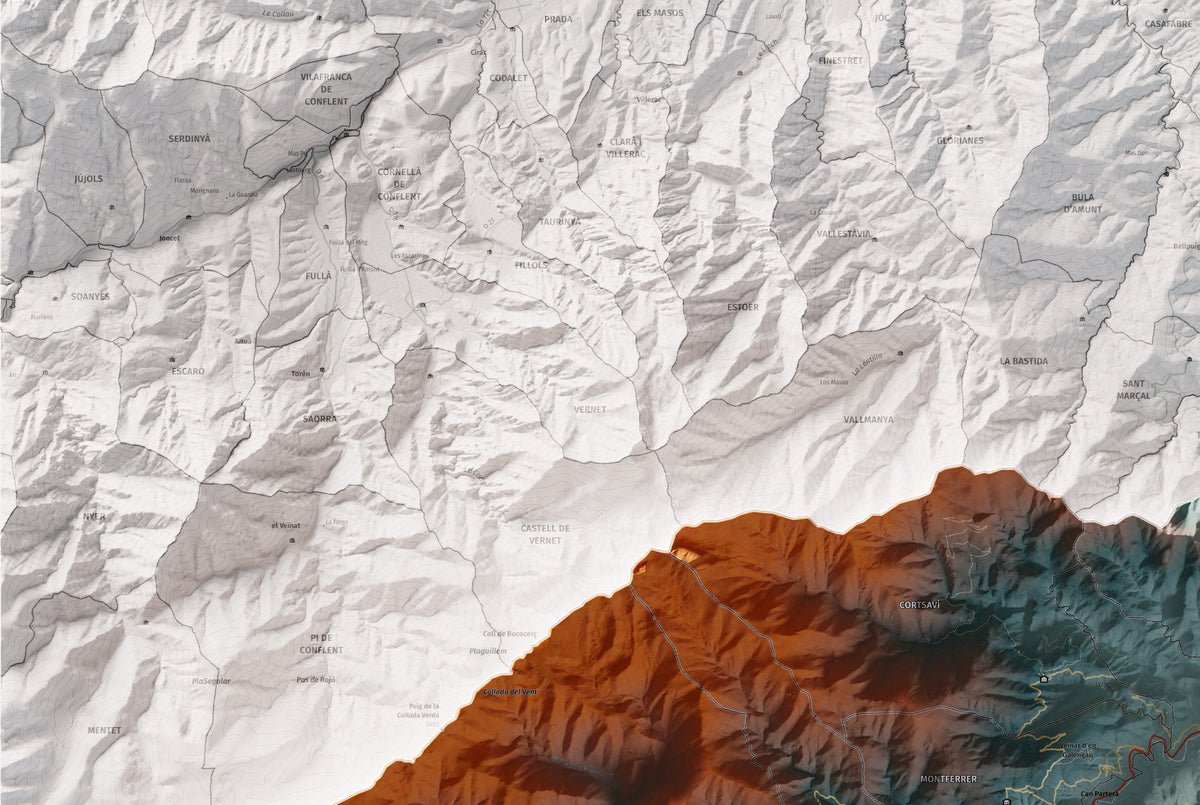 Mapa de relieve del Vallespir, con el territorio en color y el entorno en blanco. Detalle de la zona superior izquierda. 61 × 91 cm. Estilo Azul y naranja.