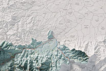 Mapa de relieve del Vallespir, con el territorio en color y el entorno en blanco. Detalle de la zona superior derecha. 61 × 91 cm. Estilo Azul y naranja.