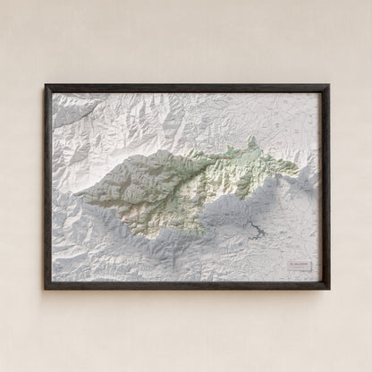 Mapa de relieve del Vallespir, con el territorio en color y el entorno en blanco. Presentación con marco. 70 × 100 cm. Estilo Cartográfico.