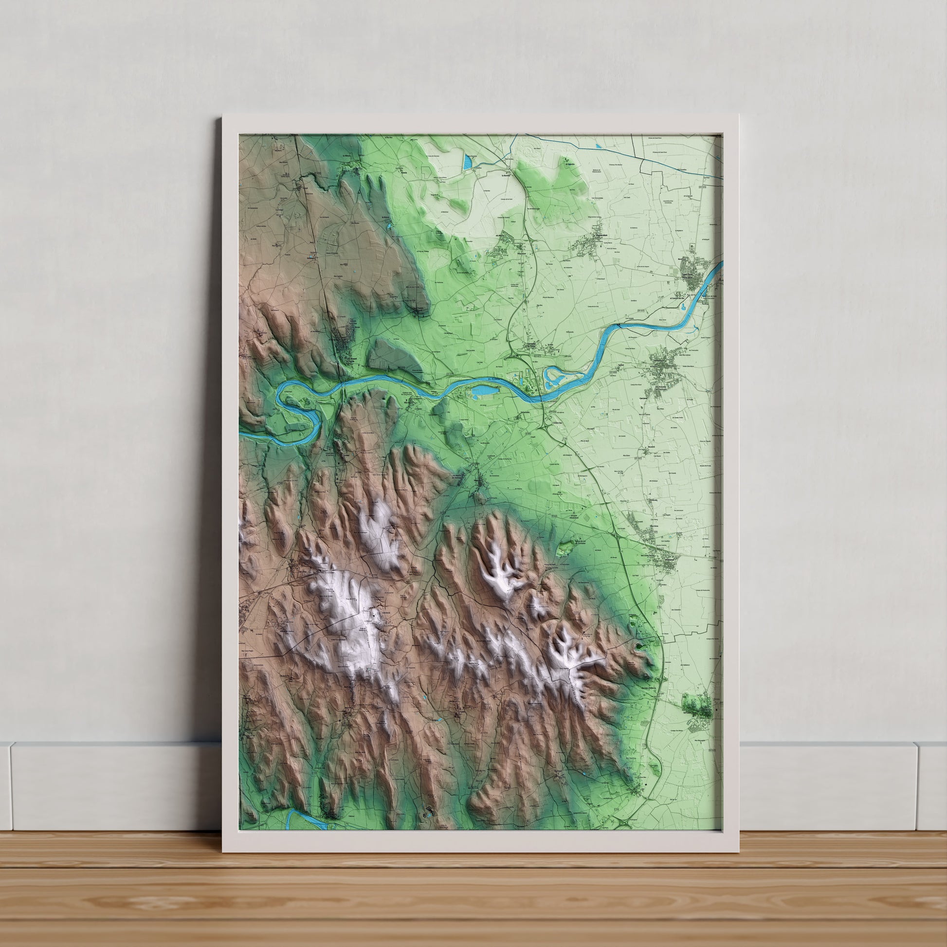 Mapa artístico del relieve de Ventalló, al Alt Empordà, con 15 km de entorno y base topográfica ICGC. Presentación enmarcada.