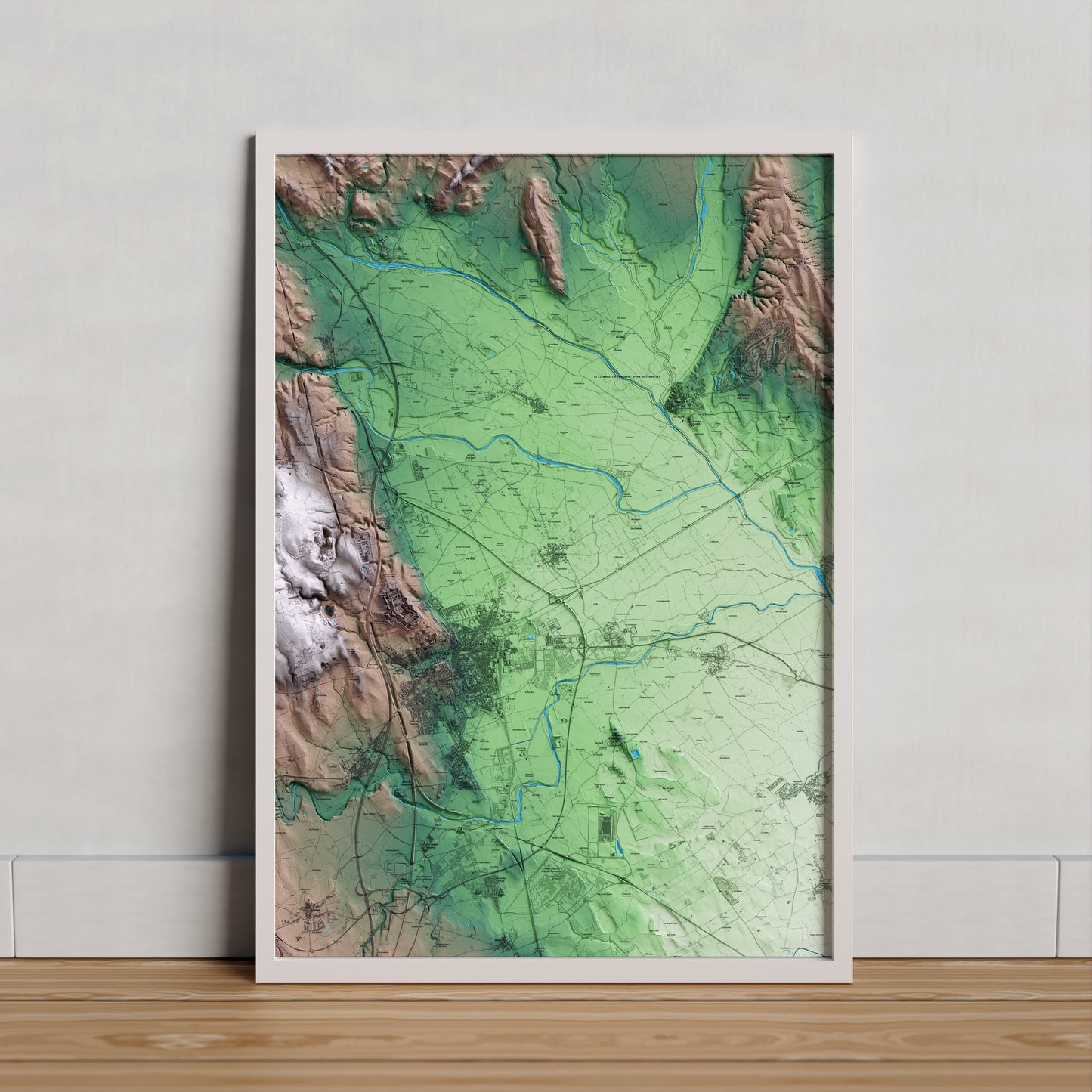 Mapa artístico del relieve de Vilabertran, al Alt Empordà, con 15 km de entorno y base topográfica ICGC. Presentación enmarcada.