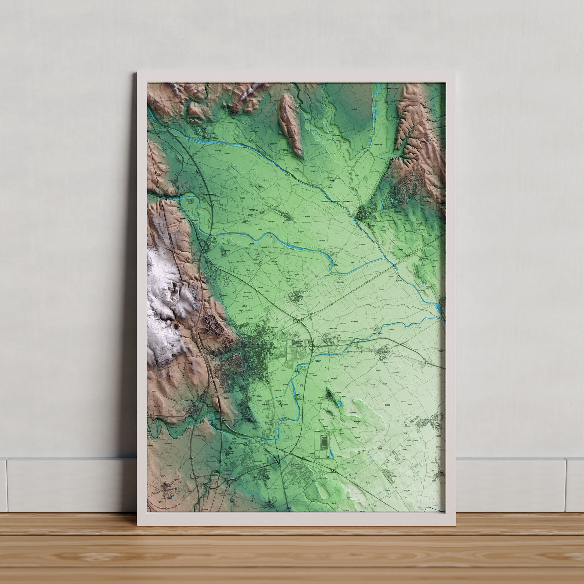 Mapa artístico del relieve de Vilabertran, al Alt Empordà, con 15 km de entorno y base topográfica ICGC. Presentación enmarcada.
