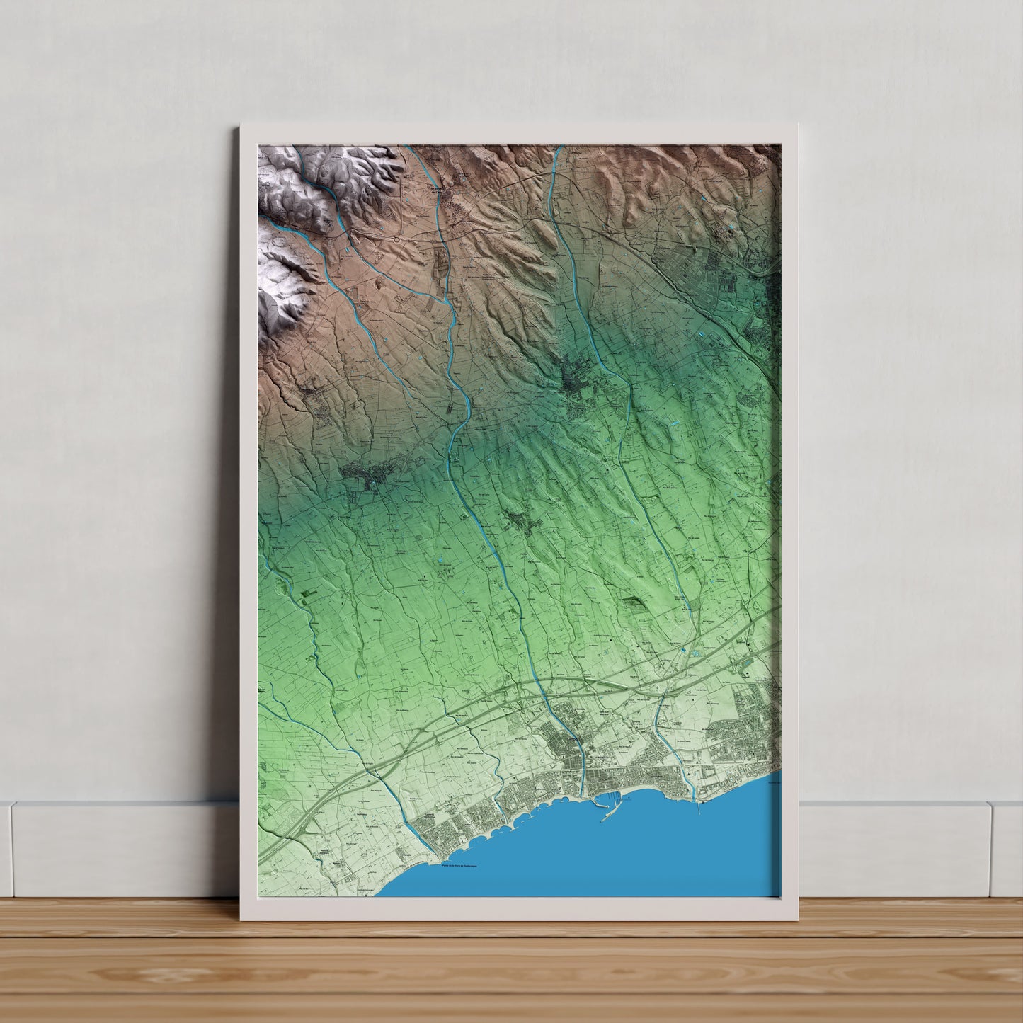 Mapa artístico del relieve de Vinyols i els Arcs, al Baix Camp, con 15 km de entorno y base topográfica ICGC. Presentación enmarcada.