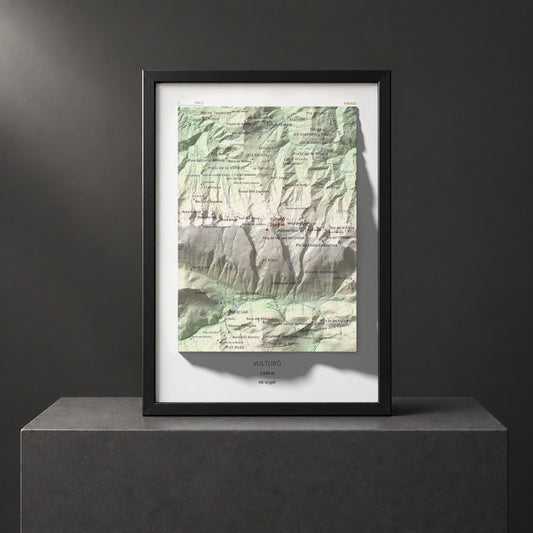 Mapa de relieve de Vulturó, 2649 m, Alt Urgell, lámina 100 Cims de Trobart. Presentación enmarcada. 21 × 30 cm.