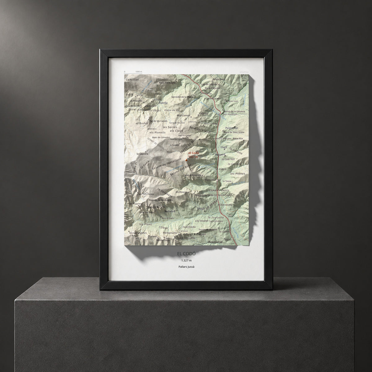 Mapa de relieve del Codó, 1327 m, Pallars Jussà, lámina 100 Cims de Trobart. Presentación enmarcada. 21 × 30 cm.