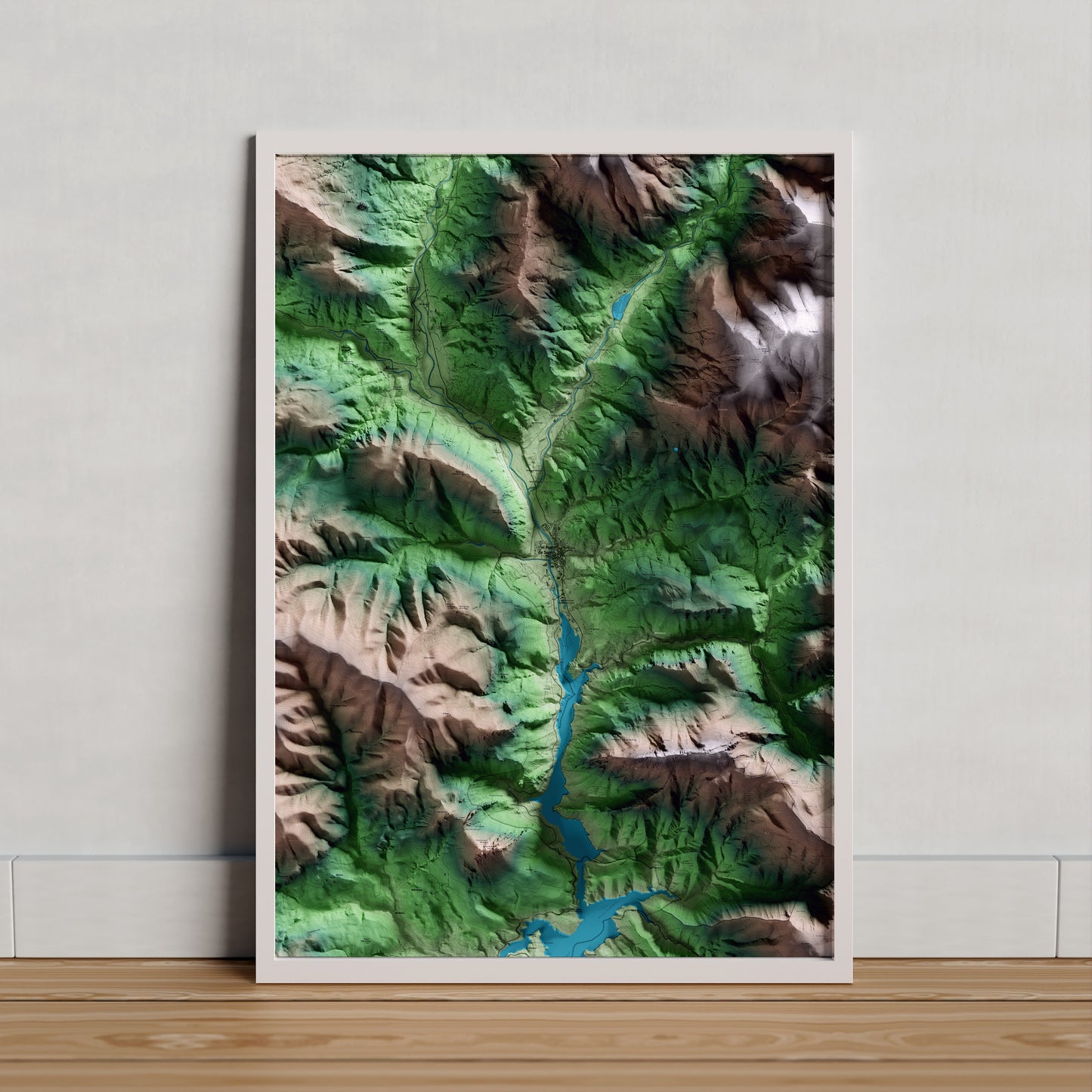 Mapa artístico del relieve del Pont de Suert, al Alta Ribagorça, con 15 km de entorno y base topográfica ICGC. Presentación enmarcada.