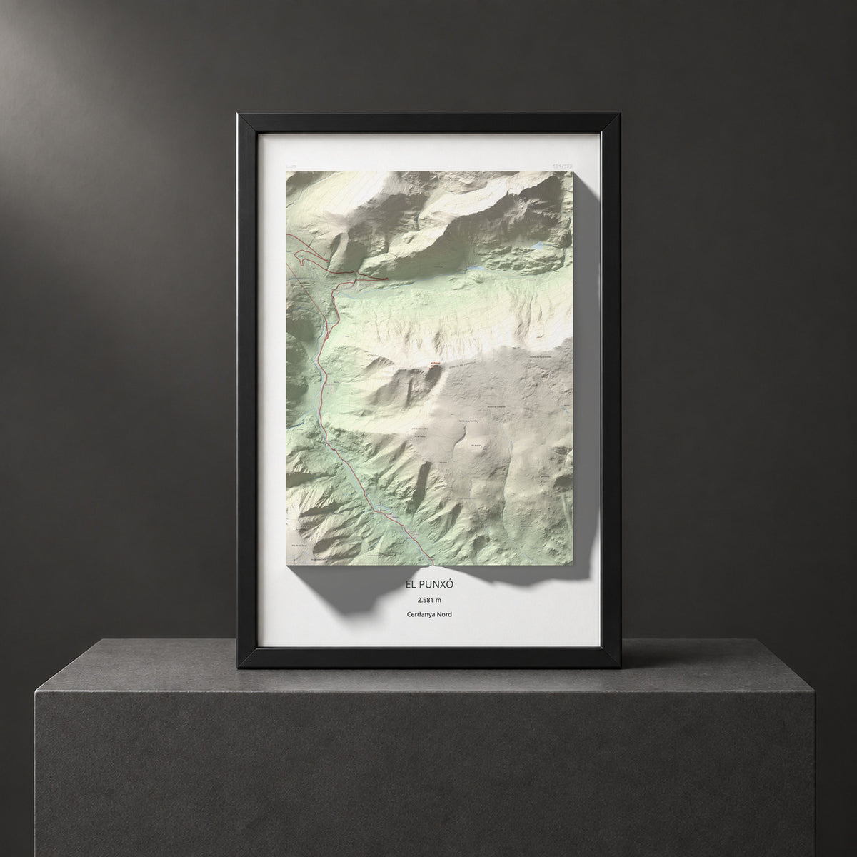 Mapa de relieve del Punxó, 2581 m, Cerdanya Nord, lámina 100 Cims de Trobart. Presentación enmarcada. 61 × 91 cm.