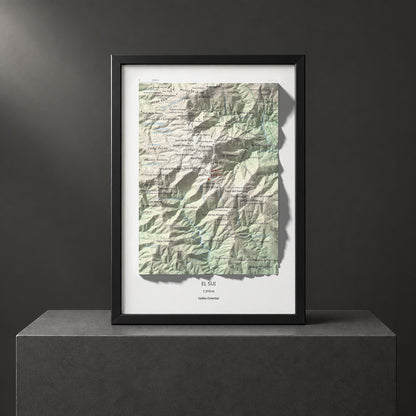 Mapa de relieve del Sui, 1319 m, Vallès Oriental, lámina 100 Cims de Trobart. Presentación enmarcada. 21 × 30 cm.