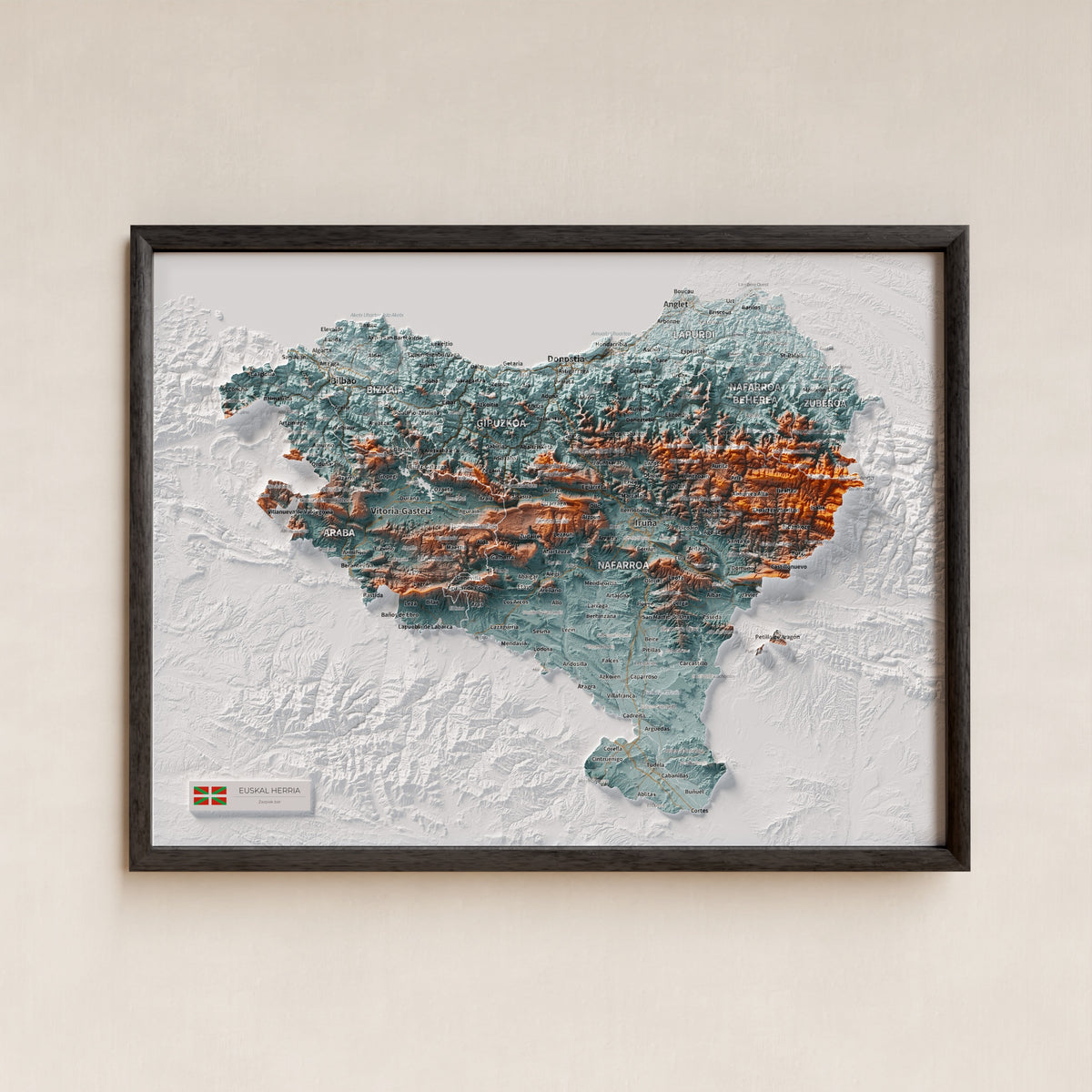 Euskal Herria, Blau i taronja, 30 × 40 cm: presentació en marc negre (marc no inclòs).