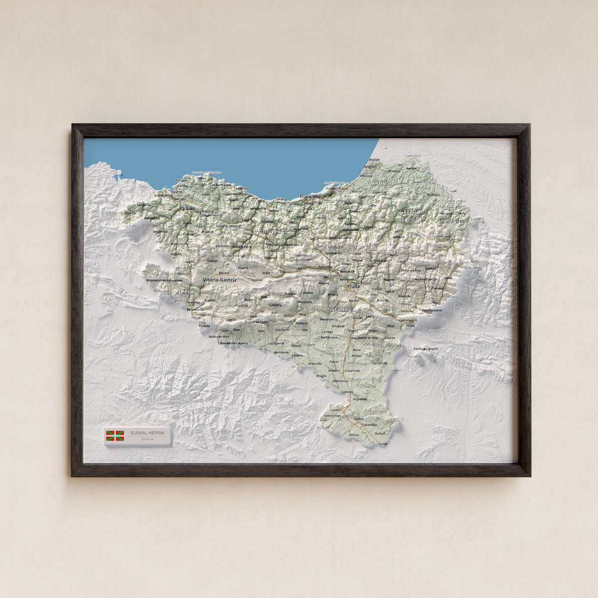 Euskal Herria, Cartogràfic, 30 × 40 cm: presentació en marc negre (marc no inclòs).