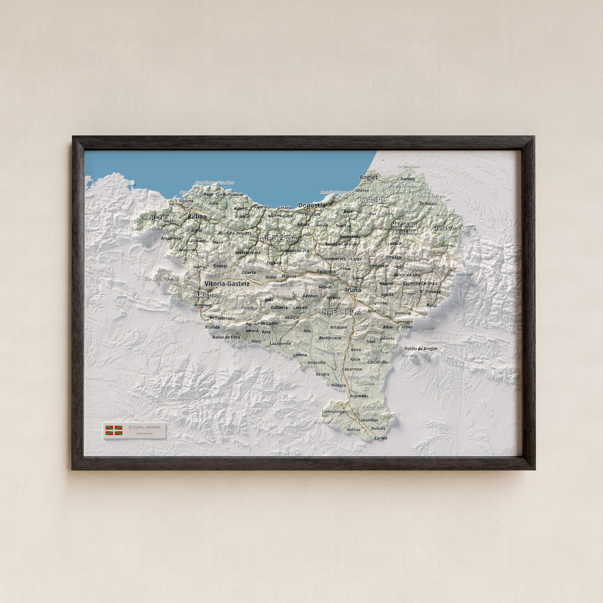 Euskal Herria, Cartogràfic, 21 × 30 cm: presentació en marc negre (marc no inclòs).