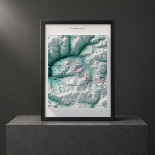 Mapa de pistas de Grandvalira · Alpina · 50 × 70 cm. Lámina enmarcada en negro sobre un pedestal.