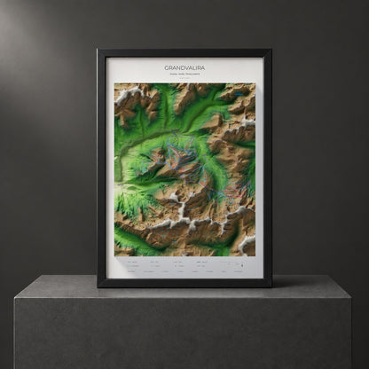 Mapa de pistas de Grandvalira · Clásico · 50 × 70 cm. Lámina enmarcada en negro sobre un pedestal.