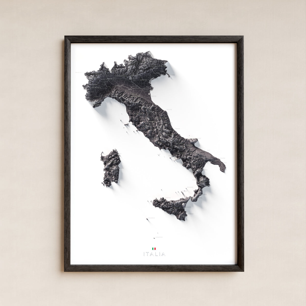 Mapa minimalista del relleu d’Itàlia per regions en estil Gris lavanda. La làmina completa en un marc negre a la paret. 30 × 40 cm.