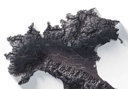 Mapa minimalista del relleu d’Itàlia per regions en estil Gris lavanda. Detall dels Alps i la plana del Po al nord d’Itàlia. 70 × 100 cm.
