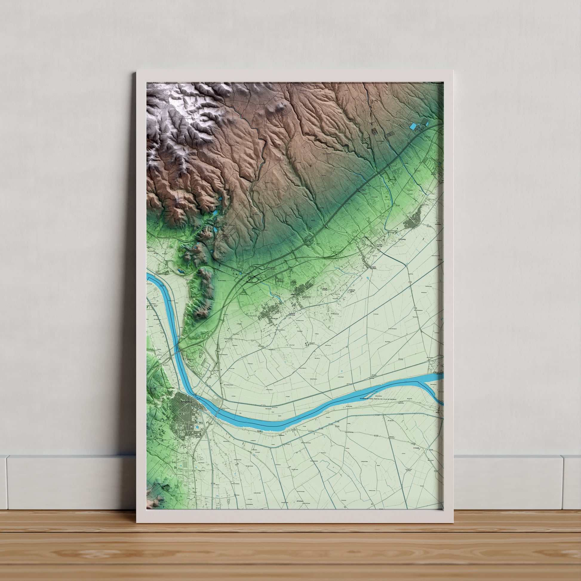 Mapa artístico del relieve de l'Aldea, al Baix Ebre, con 15 km de entorno y base topográfica ICGC. Presentación enmarcada.