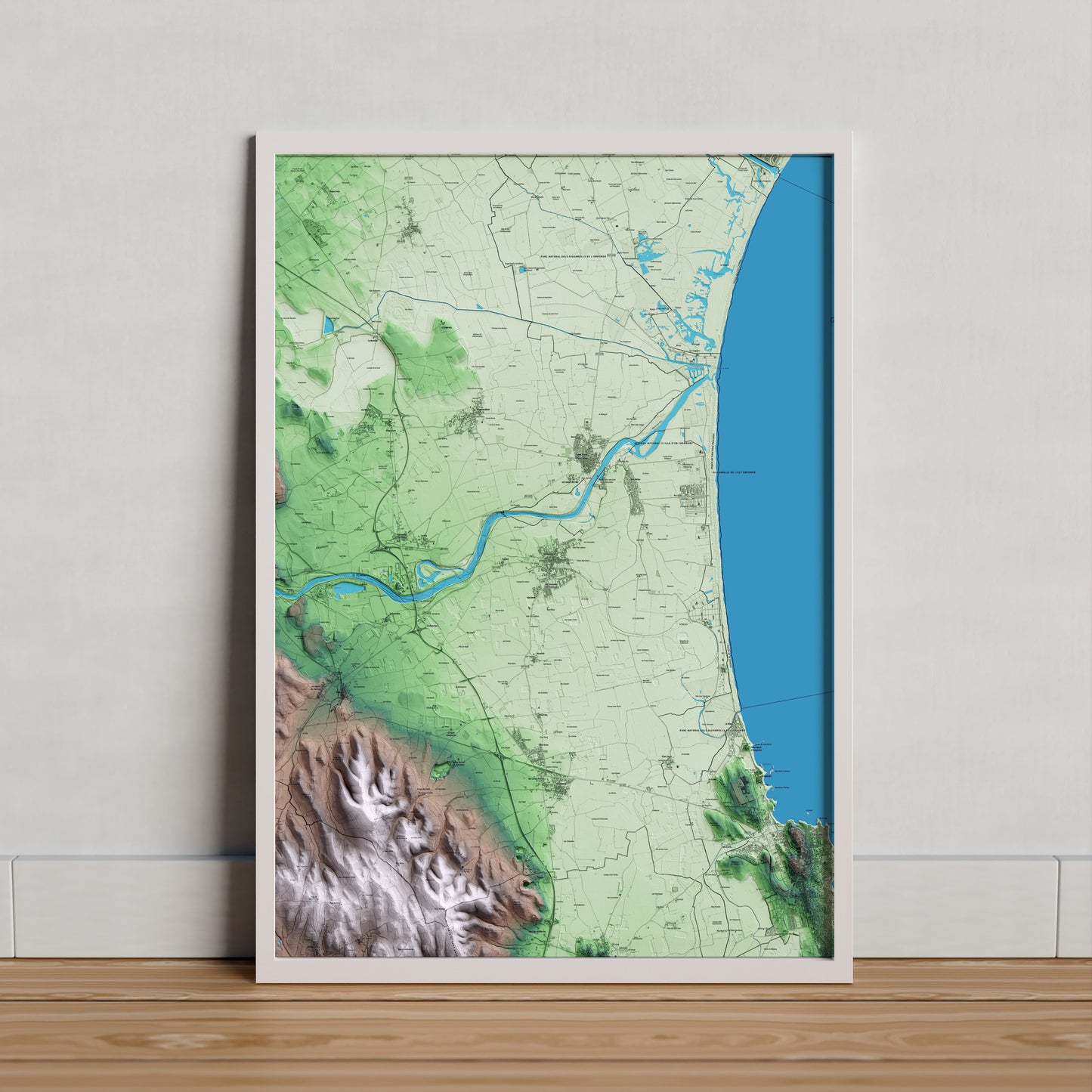 Mapa artístico del relieve de l'Armentera, a la Alt Empordà, con 15 km de entorno y base topográfica ICGC. Presentación enmarcada.