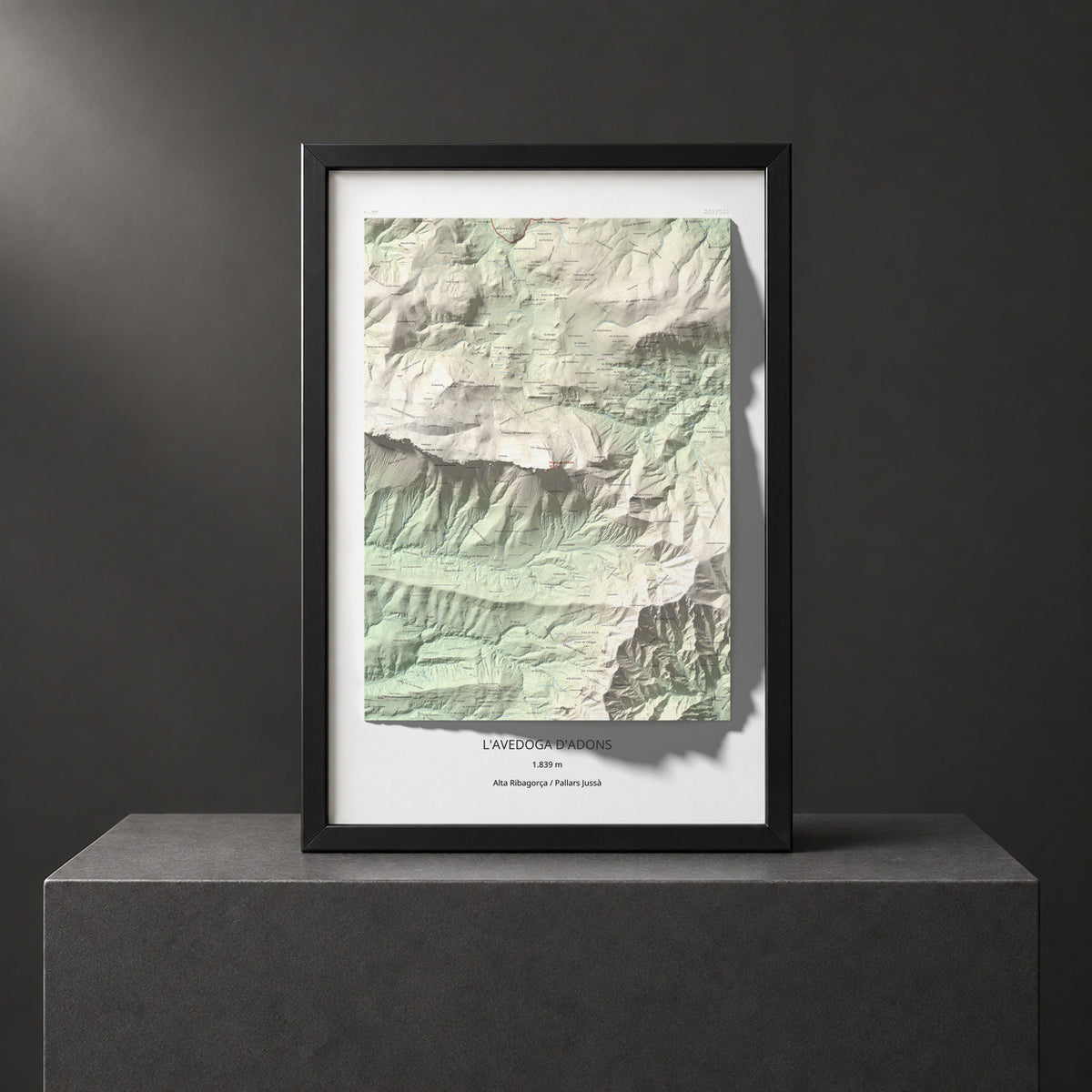 Mapa de relieve de l'Avedoga d'Adons, 1839 m, Alta Ribagorça · Pallars Jussà, lámina 100 Cims de Trobart. Presentación enmarcada. 61 × 91 cm.