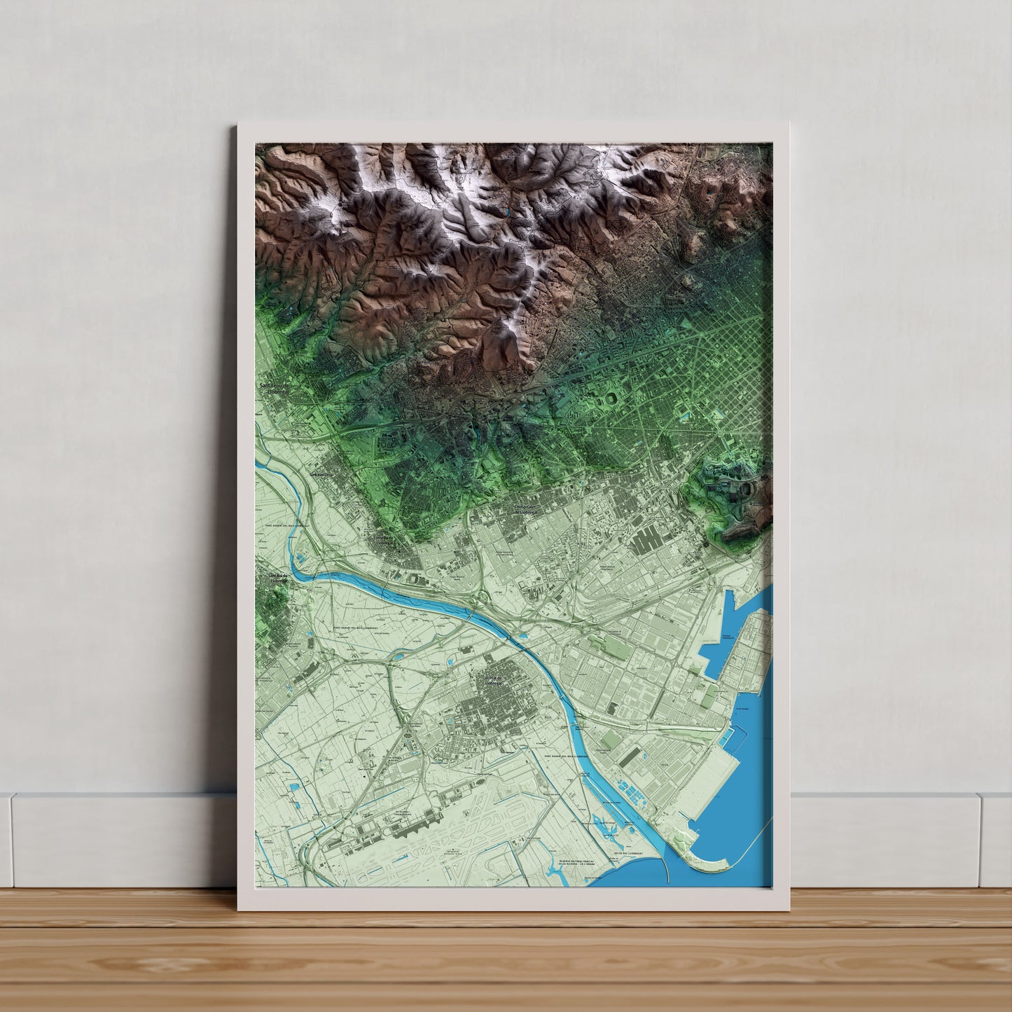Mapa artístico del relieve de l'Hospitalet de Llobregat, al Barcelonès, con 15 km de entorno y base topográfica ICGC. Presentación enmarcada.