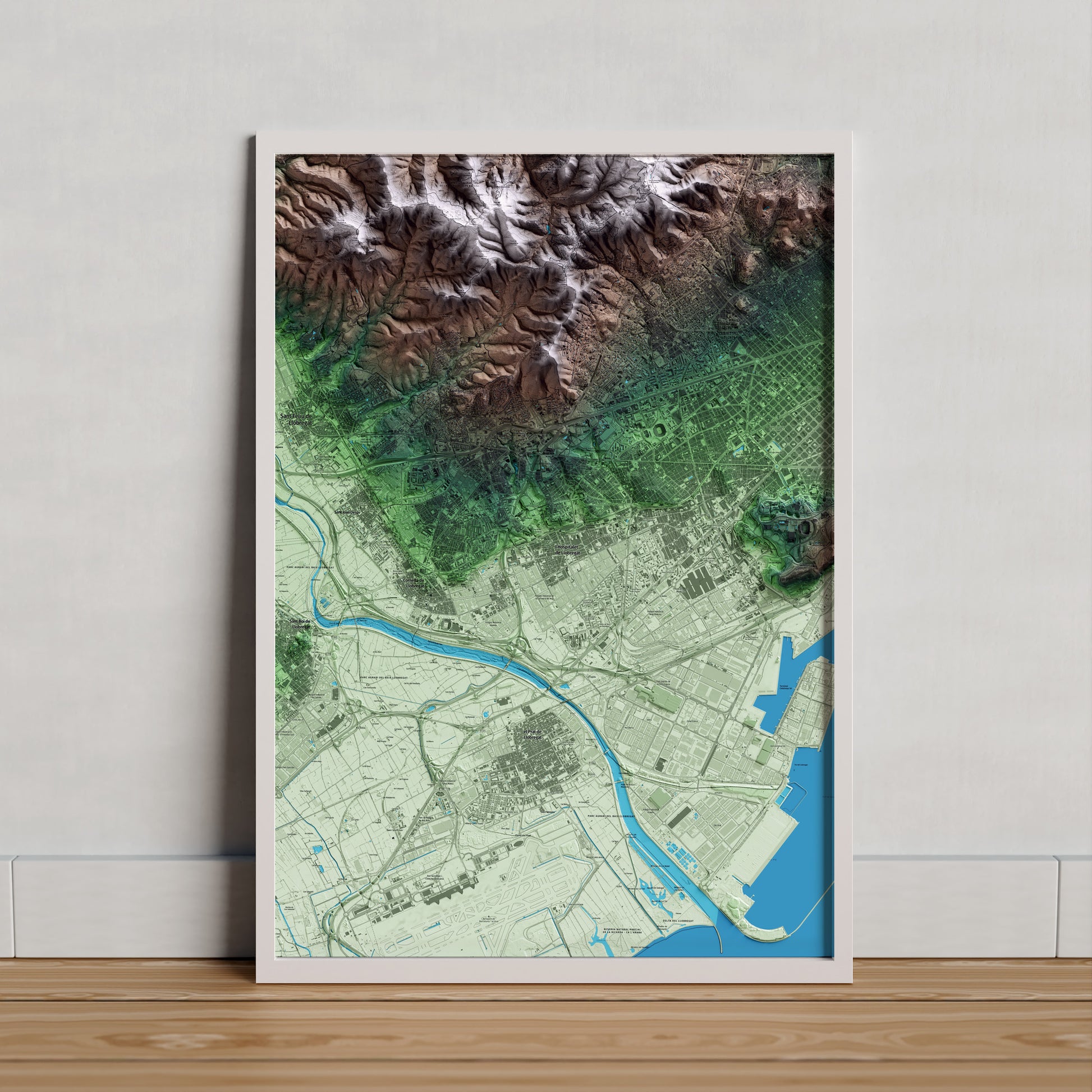 Mapa artístico del relieve de l'Hospitalet de Llobregat, al Barcelonès, con 15 km de entorno y base topográfica ICGC. Presentación enmarcada.