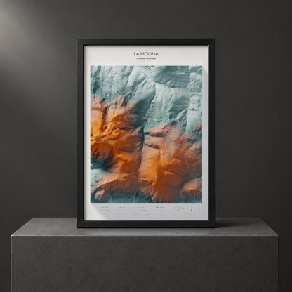 Mapa de pistes de La Molina · Contrastat · 50 × 70 cm. Làmina emmarcada en negre sobre un pedestal.